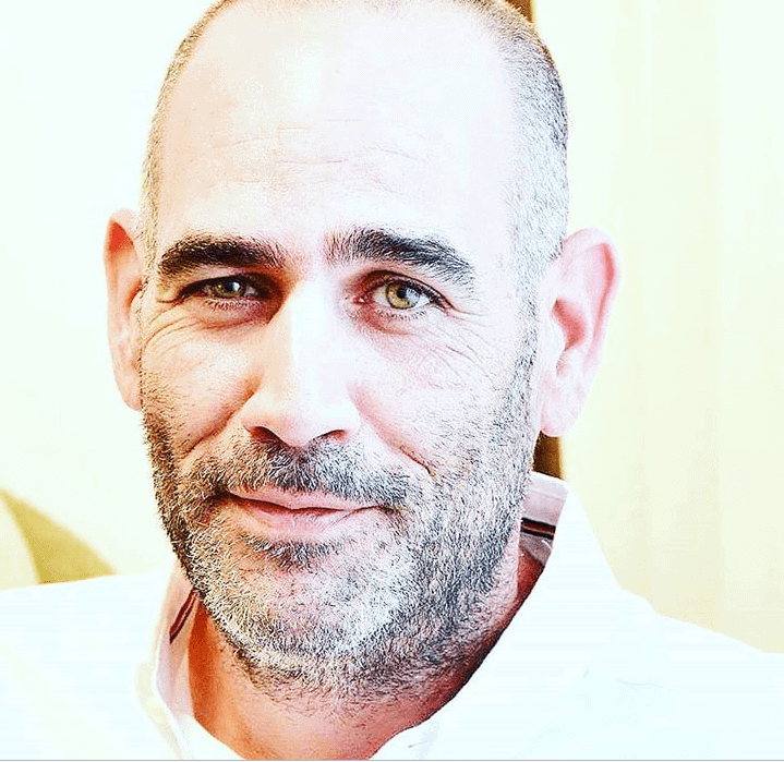 רפי מוסרי, שיפוצניק וקבלן רשום